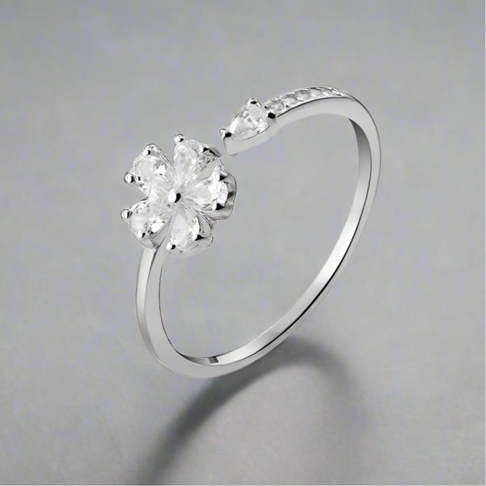 Adjustable size sterling silver ring with flower pattern