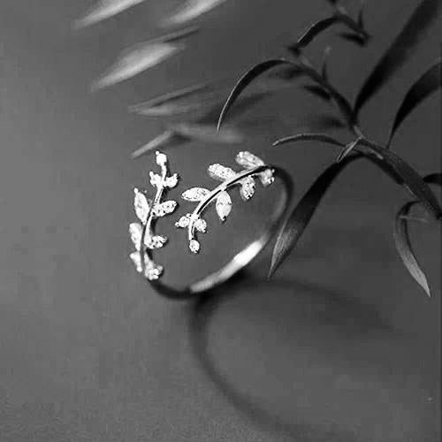 Silver ring in the shape of a leaf