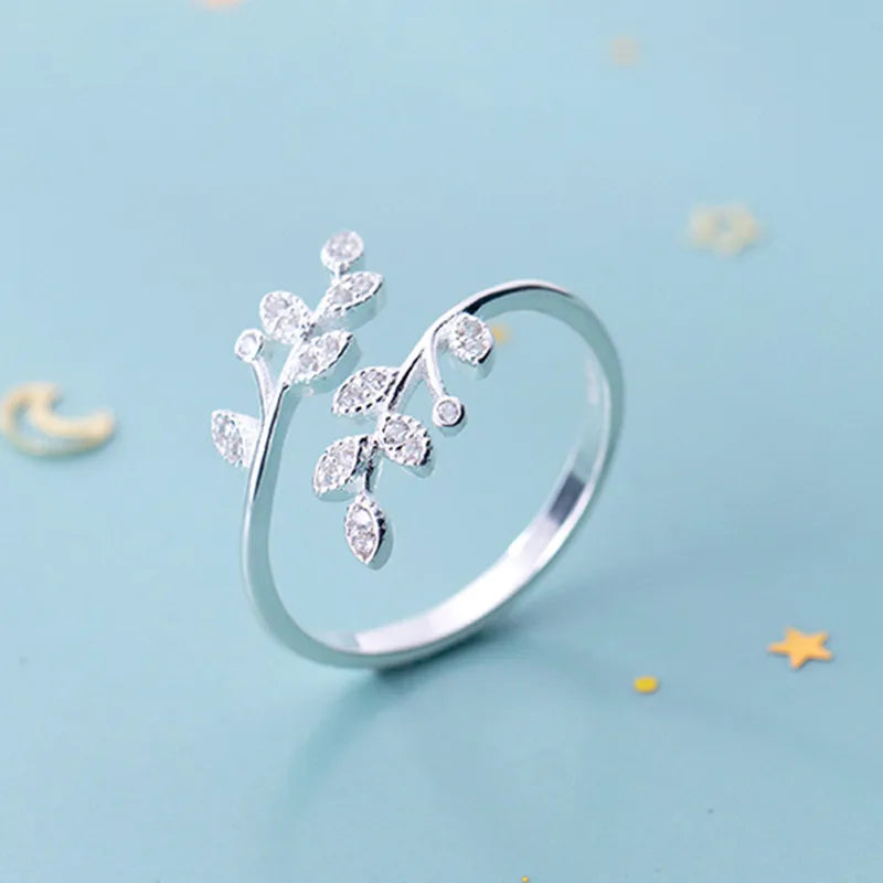 Adjustable size silver ring with a tree branch pattern 