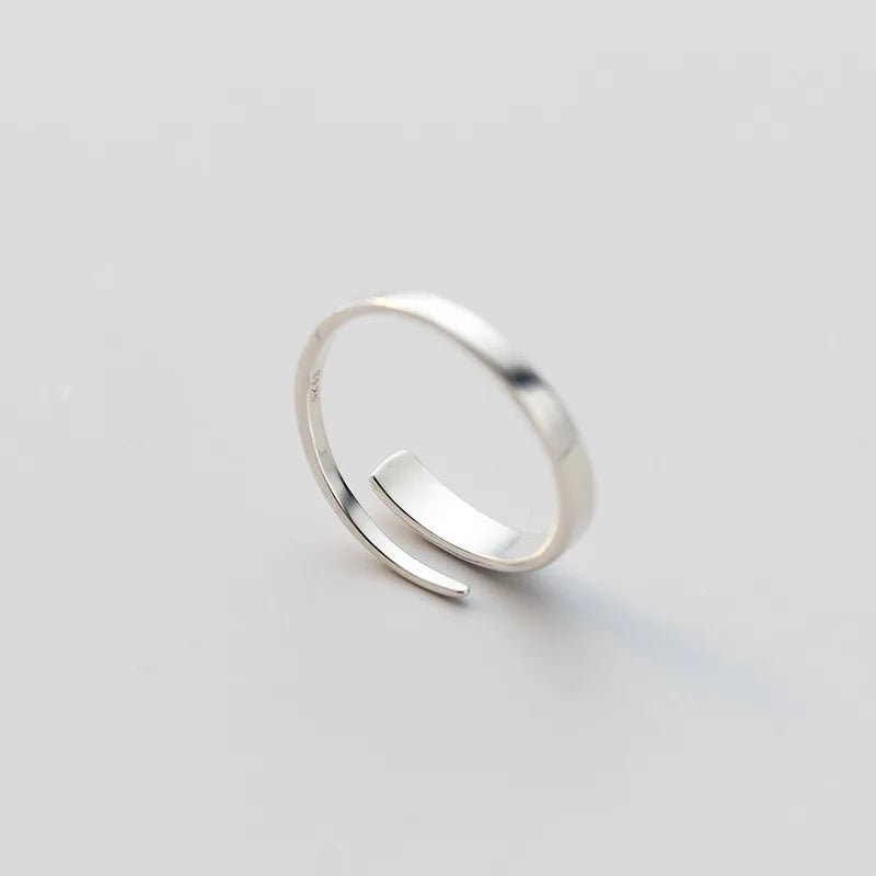 Minimalistischer, größenverstellbarer Cyrille-Ring aus Sterlingsilber