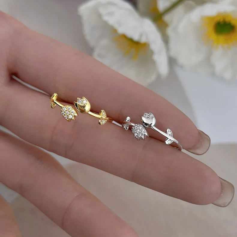 Adjustable size sterling silver ring in the shape of a tulip