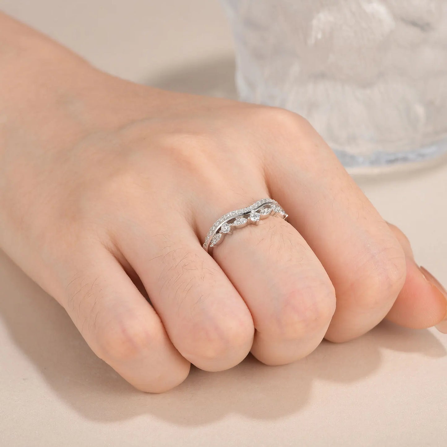 Welliger, minimalistischer Ring aus Sterlingsilber