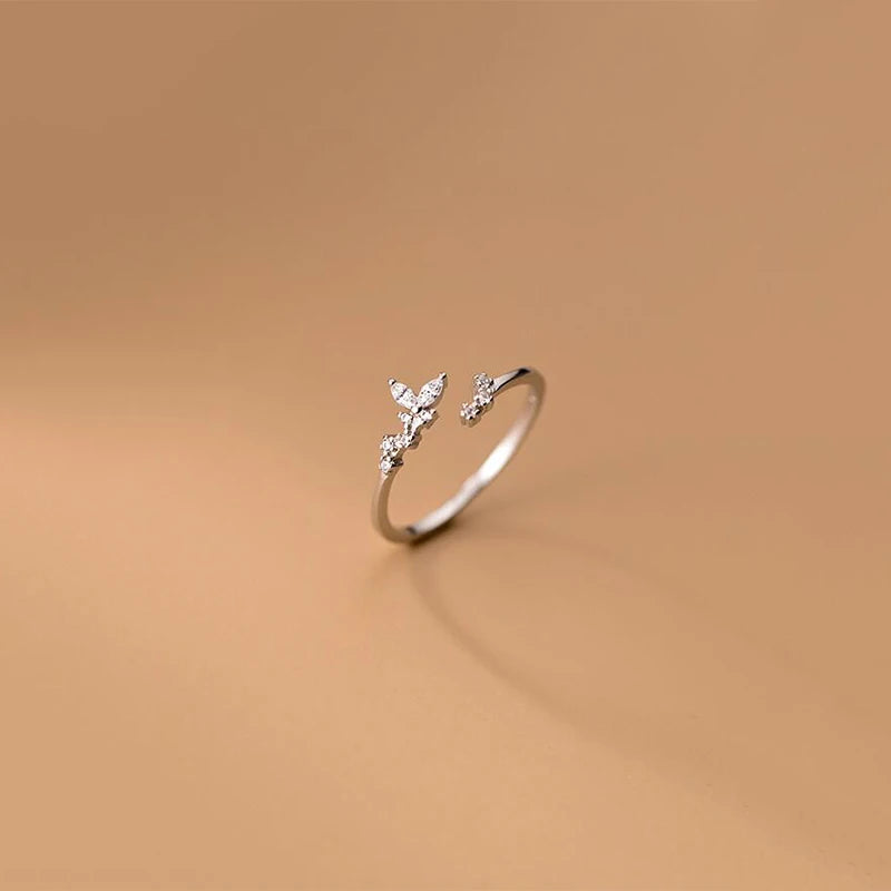 Adjustable size sterling silver ring with a branch pattern