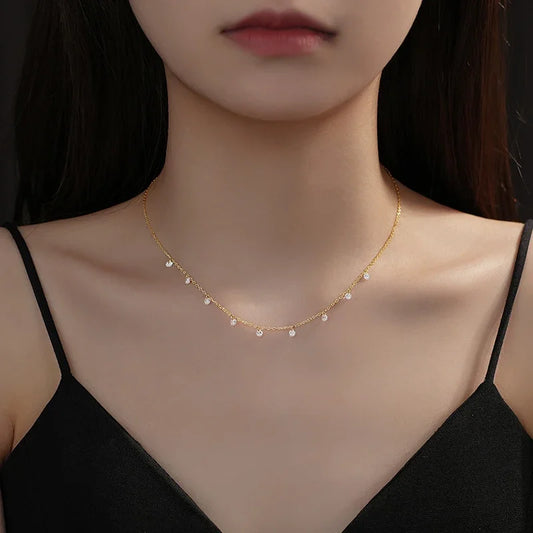 Vízcsepp mintázatú minimalista sterling ezüst nyaklánc cirkóna kristályokkal