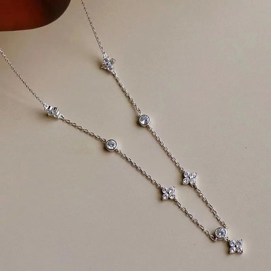 Shiny clover-shaped zirconia crystal sterling silver necklace