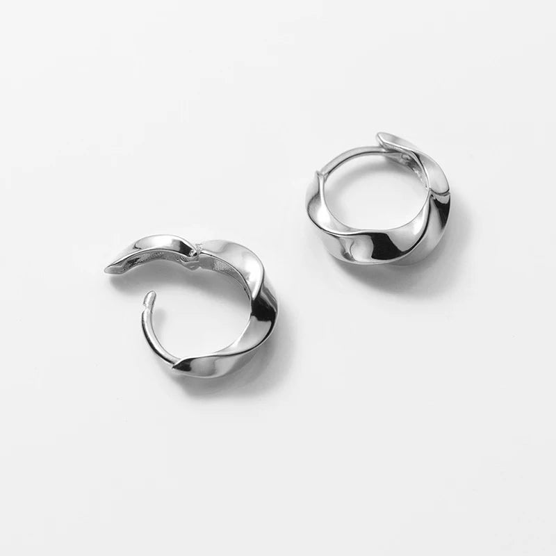 Minimalistic sterling silver earrings with twisted effect